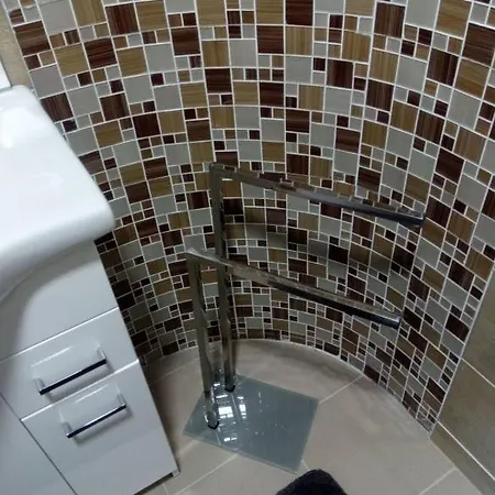 Za Lavkami Homestay *